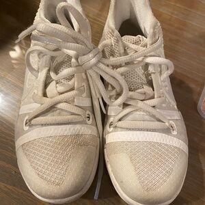 Ivory Kyrie Irving 3 boys sneakers